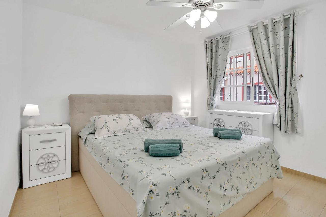 Top Floor, Sea View, Huge Terrace, Heated Pool, Garage Los Cristianos  Buitenkant foto