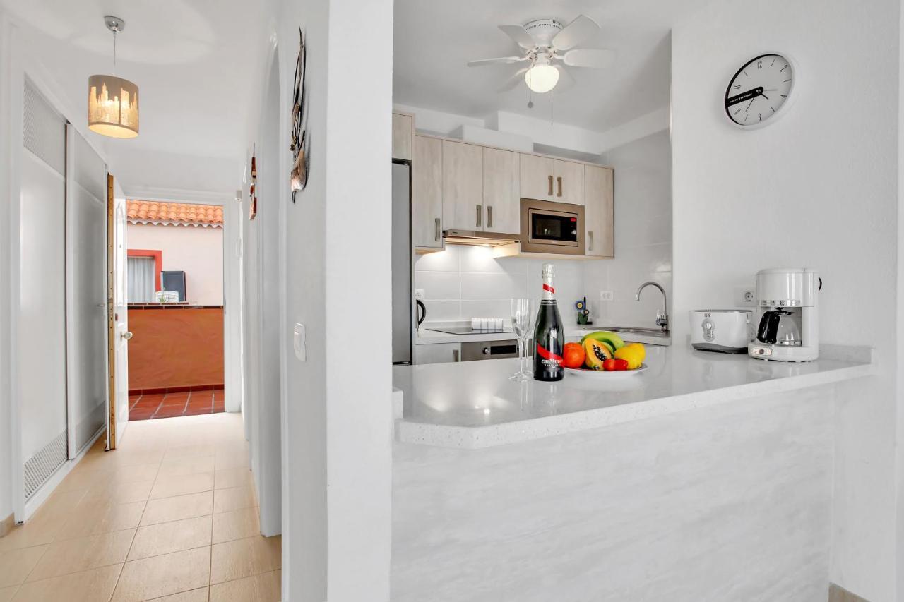 Top Floor, Sea View, Huge Terrace, Heated Pool, Garage Los Cristianos  Buitenkant foto